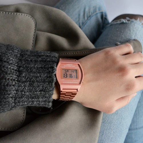 Чоловічий годинник CASIO RETRO B640WC-5AEF купити за ціною 3730 грн на сайті - THEWATCH