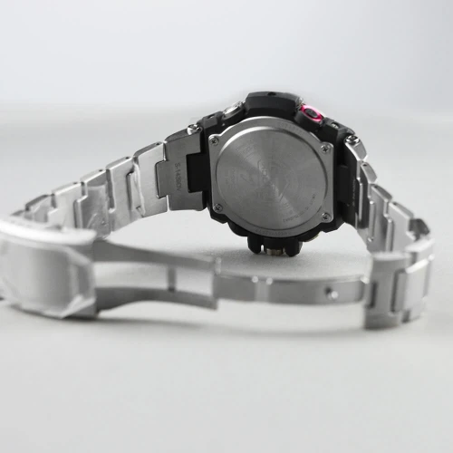 Чоловічий годинник CASIO G-SHOCK GST-B100D-1AER купити за ціною 26200 грн на сайті - THEWATCH