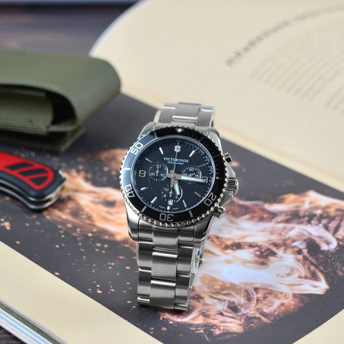 Чоловічий годинник VICTORINOX SWISS ARMY MAVERICK V241695 купити за ціною 37118 грн на сайті - THEWATCH