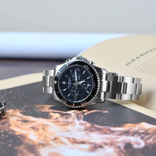 Чоловічий годинник VICTORINOX SWISS ARMY MAVERICK V241695 купити за ціною 37118 грн на сайті - THEWATCH