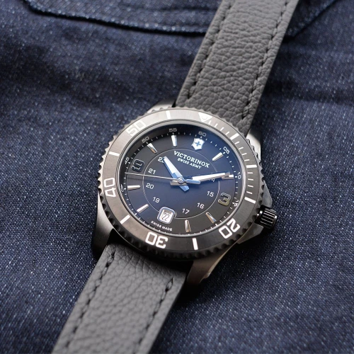 Чоловічий годинник VICTORINOX SWISS ARMY MAVERICK V241787 купити за ціною 30722 грн на сайті - THEWATCH