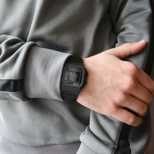 Чоловічий годинник CASIO RETRO B650WB-1BEF купити за ціною 4640 грн на сайті - THEWATCH