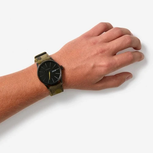 Чоловічий годинник NIXON SENTRY A105-3054-00 купити за ціною 6400 грн на сайті - THEWATCH