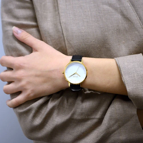 Жіночий годинник NIXON KENSINGTON A108-1964-00 купити за ціною 4800 грн на сайті - THEWATCH