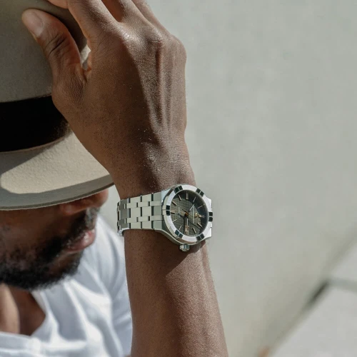 Мужские наручные часы MAURICE LACROIX AIKON AUTOMATIC 42MM AI6008-SS002-331-1 купить по цене 0 грн на сайте - THEWATCH