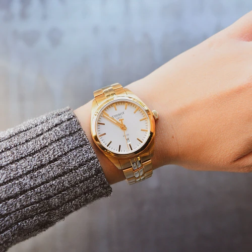 Жіночий годинник TISSOT PR 100 LADY T101.210.33.031.01 купити за ціною 22010 грн на сайті - THEWATCH