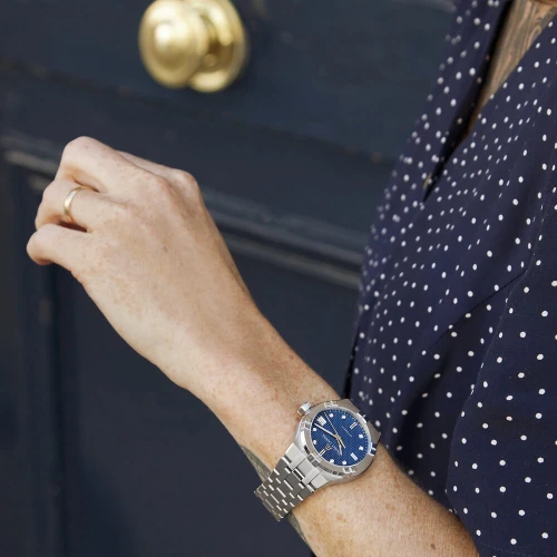 Жіночий годинник MAURICE LACROIX AIKON AUTOMATIC 35MM AI6006-SS002-450-1 купити за ціною 125160 грн на сайті - THEWATCH