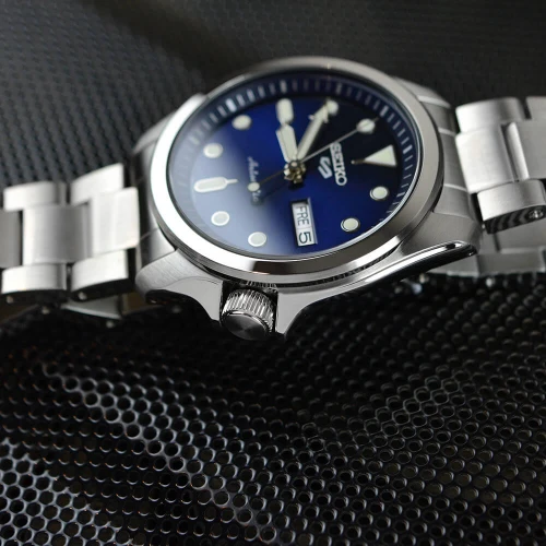 Мужские наручные часы SEIKO SEIKO 5 SRPE53K1 купить по цене 15700 грн на сайте - THEWATCH
