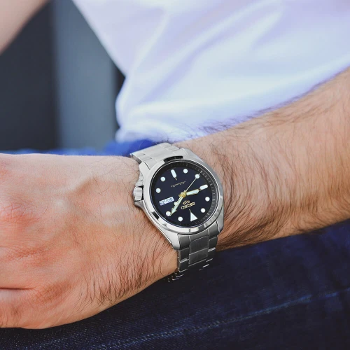 Чоловічий годинник SEIKO SEIKO 5 SRPE57K1 купити за ціною 15700 грн на сайті - THEWATCH