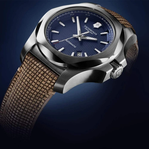 Чоловічий годинник VICTORINOX SWISS ARMY INOX V241834 купити за ціною 45129 грн на сайті - THEWATCH