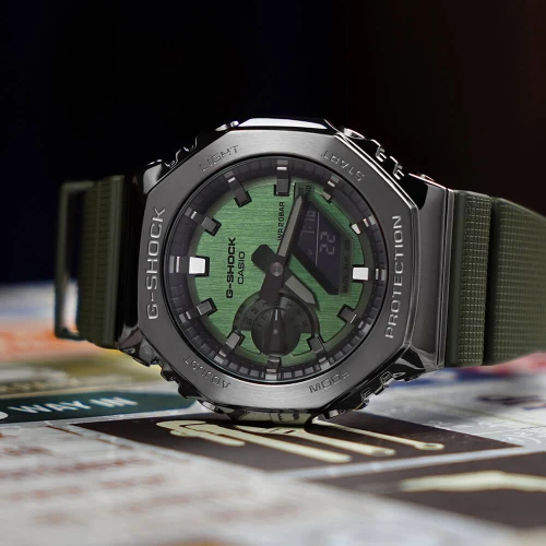 Чоловічий годинник CASIO G-SHOCK GM-2100B-3AER купити за ціною 14790 грн на сайті - THEWATCH