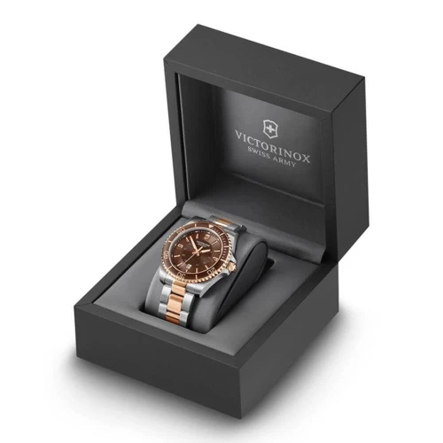 Чоловічий годинник VICTORINOX SWISS ARMY MAVERICK V241951 купити за ціною 37118 грн на сайті - THEWATCH