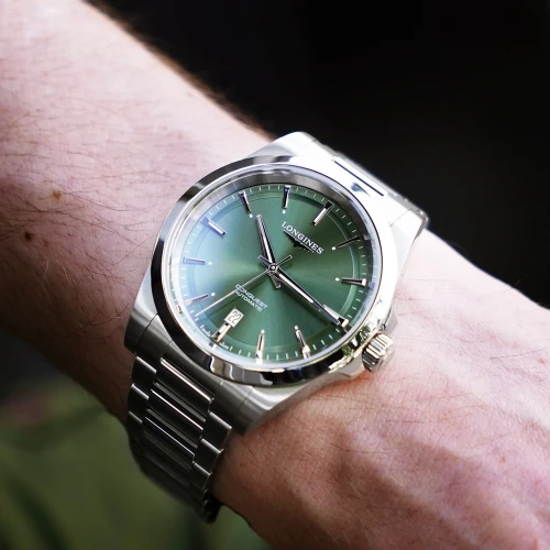 Чоловічий годинник LONGINES CONQUEST L3.830.4.02.6 купити за ціною 121500 грн на сайті - THEWATCH