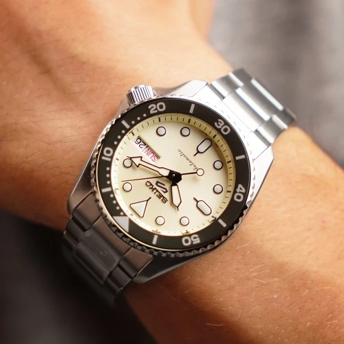 Чоловічий годинник SEIKO 5 SPORTS SRPK31K1 купити за ціною 17700 грн на сайті - THEWATCH