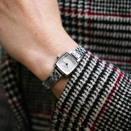 Жіночий годинник TISSOT LOVELY SQUARE T058.109.11.036.01 купити за ціною 0 грн на сайті - THEWATCH