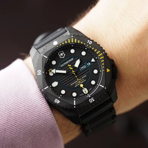 Чоловічий годинник VICTORINOX SWISS ARMY DIVE PRO AUTOMATIC V241997 купити за ціною 82514 грн на сайті - THEWATCH