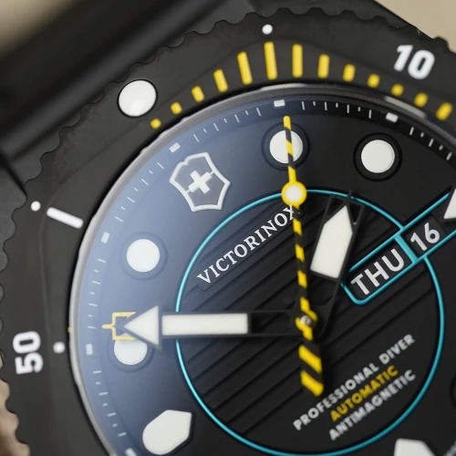 Чоловічий годинник VICTORINOX SWISS ARMY DIVE PRO AUTOMATIC V241997 купити за ціною 82514 грн на сайті - THEWATCH