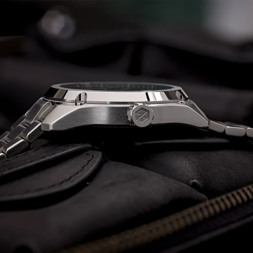 Чоловічий годинник FORMEX ESSENCE AUTOMATIC COSC "GREEN" 43MM 0330.1.6300.100 купити за ціною 85900 грн на сайті - THEWATCH