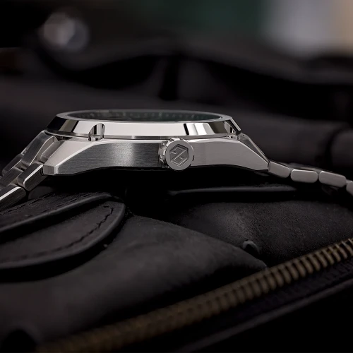 Чоловічий годинник FORMEX ESSENCE AUTOMATIC COSC "BLUE" 43MM 0330.1.6331.100 купити за ціною 0 грн на сайті - THEWATCH