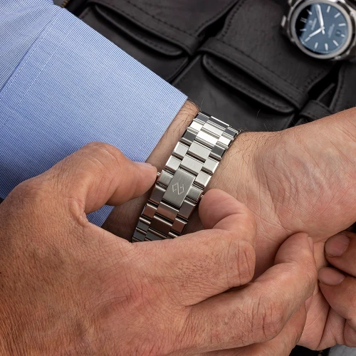 Чоловічий годинник FORMEX ESSENCE AUTOMATIC COSC "EISENKIESEL" 39MM SPECIAL EDITION 0333.1.6625.100 купити за ціною 113900 грн на сайті - THEWATCH