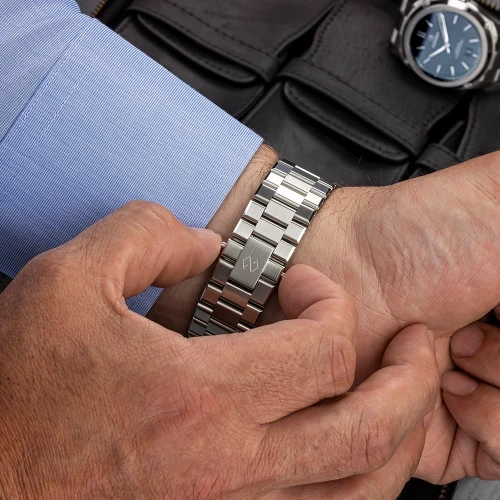 Чоловічий годинник FORMEX ESSENCE AUTOMATIC COSC "BLUE" 39MM 0333.1.6631.100 купити за ціною 85900 грн на сайті - THEWATCH