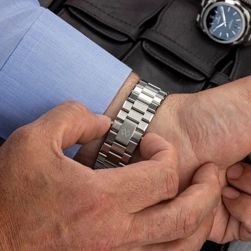 Чоловічий годинник FORMEX ESSENCE AUTOMATIC COSC "MALACHITE" 39MM LIMITED EDITION 0333.1.6690.100 купити за ціною 0 грн на сайті - THEWATCH