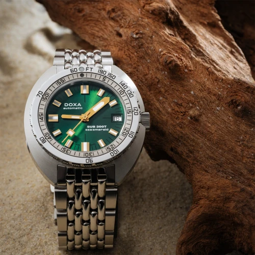 Чоловічий годинник DOXA SUB 200T SEA EMERALD SUNRAY 804.10.131S.10 купити за ціною 80500 грн на сайті - THEWATCH
