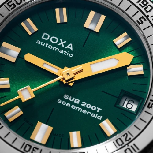 Чоловічий годинник DOXA SUB 200T SEA EMERALD SUNRAY 804.10.131S.26 купити за ціною 78300 грн на сайті - THEWATCH