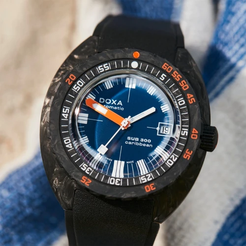 Чоловічий годинник DOXA SUB 300 CARBON CARIBBEAN 822.70.201.32 купити за ціною 210100 грн на сайті - THEWATCH
