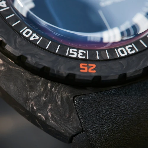 Чоловічий годинник DOXA SUB 300 CARBON CARIBBEAN 822.70.201.32 купити за ціною 210100 грн на сайті - THEWATCH