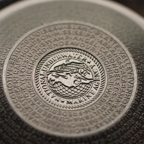 Чоловічий годинник DOXA SUB 300T CLIVE CUSSLER 840.80.031.15 купити за ціною 145300 грн на сайті - THEWATCH