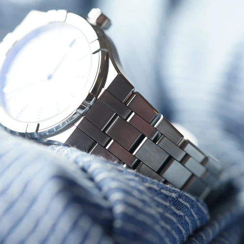 Жіночий годинник MAURICE LACROIX AIKON QUARTZ 35MM AI1106-SS002-150-1 купити за ціною 65560 грн на сайті - THEWATCH