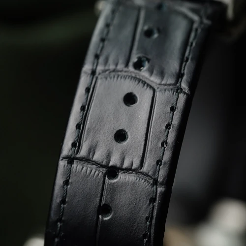 Чоловічий годинник MAURICE LACROIX AIKON AUTOMATIC 42MM AI6008-SS001-330-1 купити за ціною 118600 грн на сайті - THEWATCH