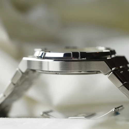 Чоловічий годинник MAURICE LACROIX AIKON AUTOMATIC 39MM AI6007-SS002-430-1 купити за ціною 122180 грн на сайті - THEWATCH