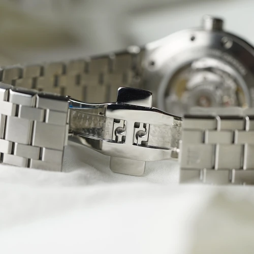 Чоловічий годинник MAURICE LACROIX AIKON AUTOMATIC 39MM AI6007-SS002-430-1 купити за ціною 122180 грн на сайті - THEWATCH