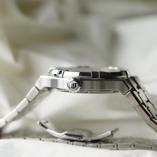 Чоловічий годинник MAURICE LACROIX AIKON AUTOMATIC 39MM AI6007-SS002-430-1 купити за ціною 122180 грн на сайті - THEWATCH