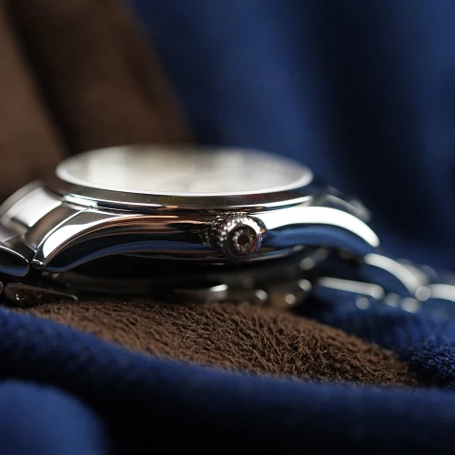 Жіночий годинник LONGINES CONQUEST CLASSIC L2.386.4.88.6 купити за ціною 84110 грн на сайті - THEWATCH