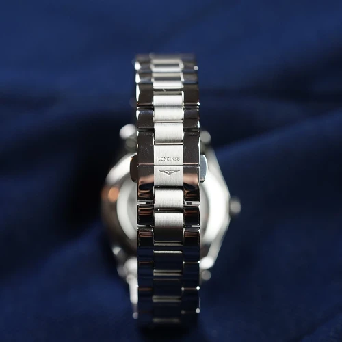 Жіночий годинник LONGINES CONQUEST CLASSIC L2.386.4.88.6 купити за ціною 84110 грн на сайті - THEWATCH