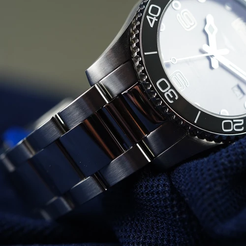 Чоловічий годинник LONGINES HYDROCONQUEST L3.781.4.76.6 купити за ціною 105920 грн на сайті - THEWATCH