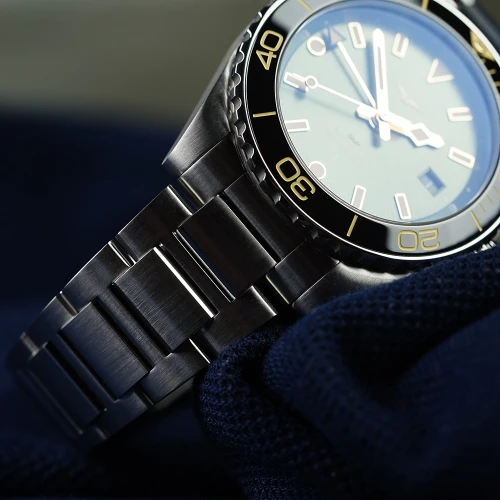 Чоловічий годинник LONGINES HYDROCONQUEST GMT L3.790.4.06.6 купити за ціною 174460 грн на сайті - THEWATCH