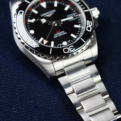 Чоловічий годинник LONGINES HYDROCONQUEST GMT L3.790.4.56.6 купити за ціною 174460 грн на сайті - THEWATCH