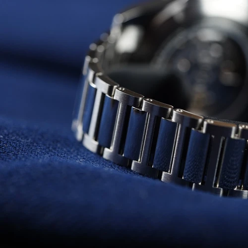 Чоловічий годинник LONGINES CONQUEST L3.830.4.02.6 купити за ціною 121500 грн на сайті - THEWATCH