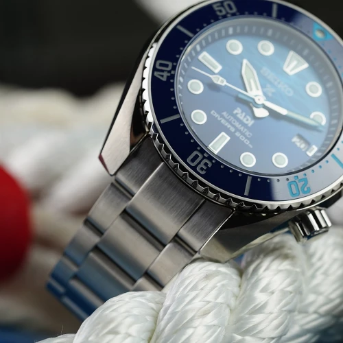 Чоловічий годинник SEIKO PROSPEX KING SUMO THE GREAT BLUE PADI SPECIAL EDITION SPB375J1 купити за ціною 63100 грн на сайті - THEWATCH
