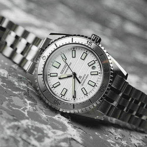 Мужские наручные часы SEIKO PROSPEX 100TH ANNIVERSARY MARINEMASTER 1965 DIVER'S MODERN RE-INTERPRETATION LIMITED EDITION SJE097J1 купить по цене 171700 грн на сайте - THEWATCH