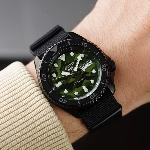 Чоловічий годинник SEIKO SEIKO 5 SRPJ37K1 купити за ціною 18200 грн на сайті - THEWATCH