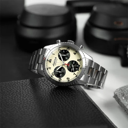 Чоловічий годинник ALPINA STARTIMER QUARTZ CHRONOGRAPH BIG DATE AL-372WB4S26B купити за ціною 56170 грн на сайті - THEWATCH