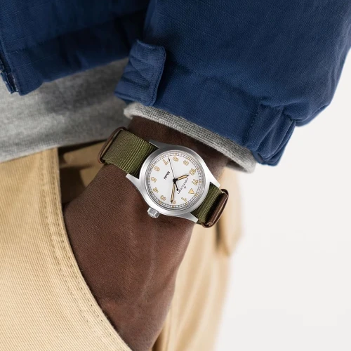 Чоловічий годинник HAMILTON KHAKI FIELD QUARTZ 38MM H69401910 купити за ціною 22350 грн на сайті - THEWATCH