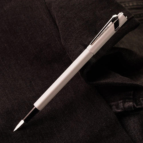 Чернильная ручка Caran d'Ache 849 Metal White купить по цене 3945 грн на сайте - THEWATCH