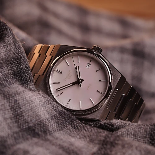 Жіночий годинник TISSOT PRX 35MM T137.210.11.111.00 купити за ціною 21400 грн на сайті - THEWATCH