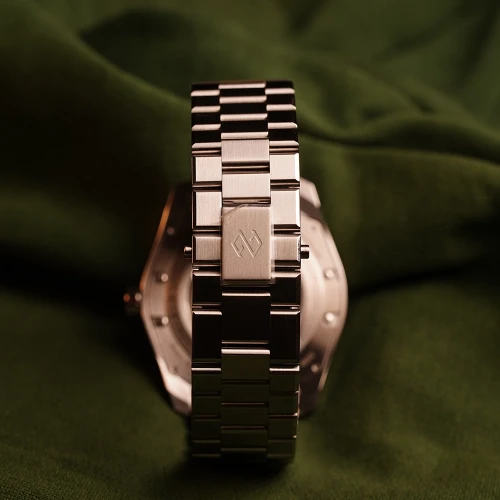 Чоловічий годинник FORMEX ESSENCE AUTOMATIC COSC "GREEN" 43MM 0330.1.6300.100 купити за ціною 85900 грн на сайті - THEWATCH